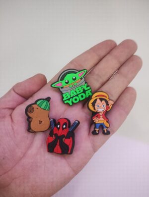 Pin para Crocs, One piece, Capibara, Grogu y Deadpool