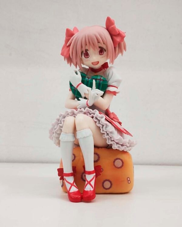 Madoka Magica, Madoka sentada - 2 Figura Madoka Magica, Madoka
